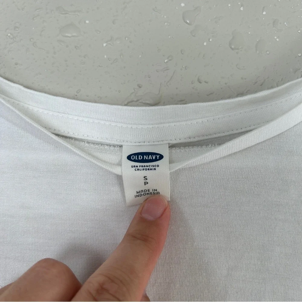 🦋 Old Navy Kindness over Everything White Sleeveless Tee Tank Top Summer Casual
